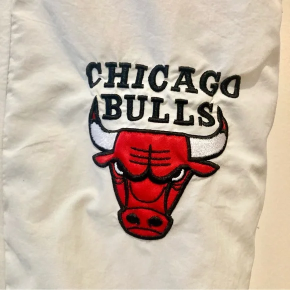 Vintage 90’s STARTER Chicago Bulls Windbreaker Pants